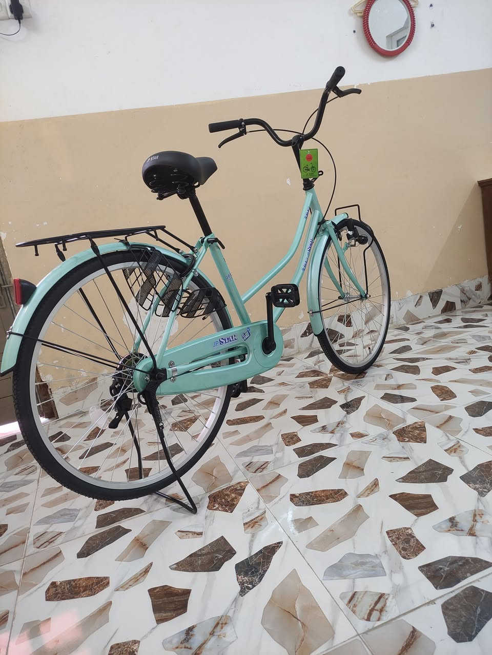 السلام عليكم 
بايسكل للبيع 💯
شرط فول نضافه كدام العين💯
موديل 2024💯
غراضه كامله مع طياريه +فسفورات +دوسات غراض كامله 
المكان موصل حي القاهره 👍
السعر 115 وبي مجال شي قليل للطيبين❤️


**إذا كنت صاحب هذا الإعلان وتريد حذفه لأي سبب، رجاءا أرسل رسالة إلى الدعم الفني**