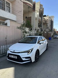 كورلا هايبرد ٢٠٢٣ S ماشية 42الف مكفولة كفالة عامة من صبغ وتبديل وبارد ...