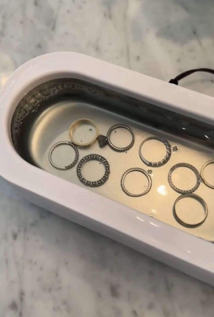 جهاز تنظيف الفضه ب25 الي يفيدة خاص ***********
