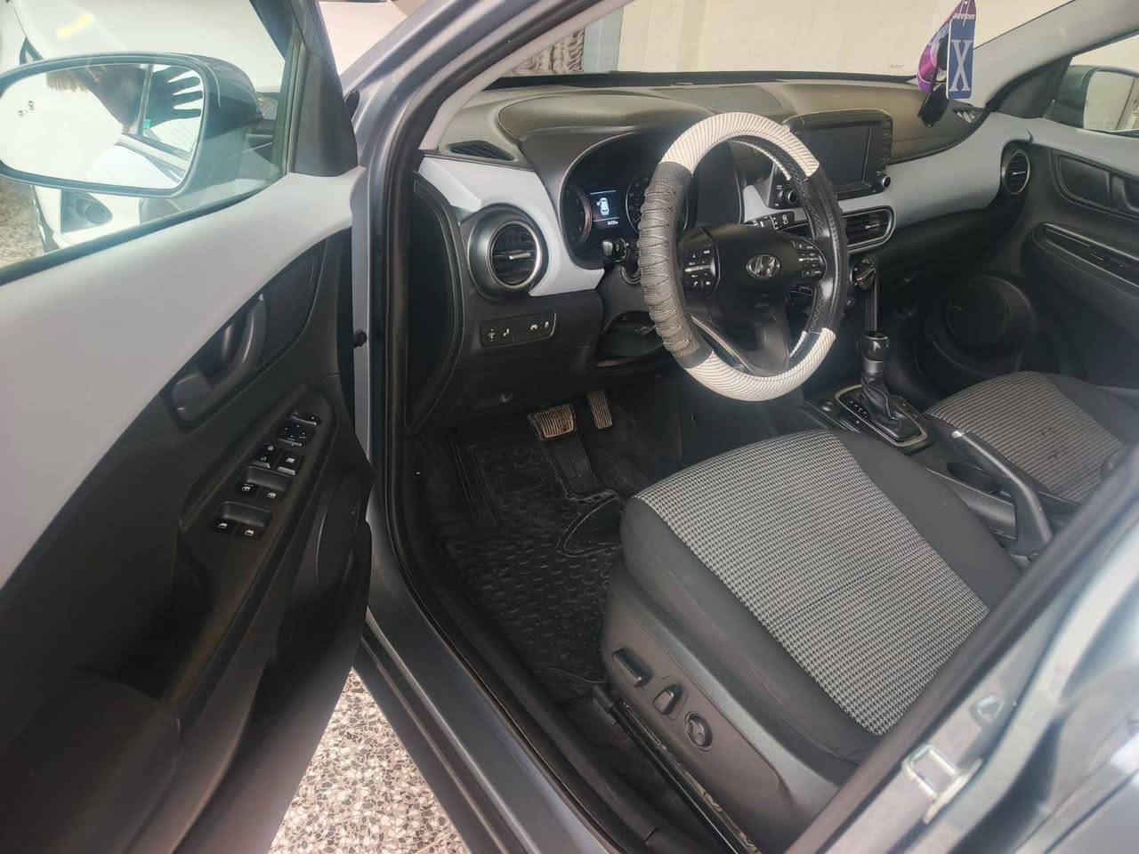 السلام عليكم 
عندي هونداي كونا موديل 19 وارد امريكا محرك 2000 دوش المرغوب بيه حادث جاملغ وبنيد صبغ+شبر بالجاملغ الخلفي وماشره اني فول مواصفات 
سلايت 
كشنات تدفئه 
رادارات 
بصمه ابواب وتشغيل 
شاشه كبيره 
كامره 
تحكمات ستيرن قياده ذاتيه 
السعر 112ورقه وبيه مجال سنويه باسمي هزه جديده وارقام وسنويه 
ملاحظه محرك بلاد وكير ايتي بلاد وحداديه جديده وتايرات جديده
العنوان بغداد العامريه مجمع نجمه بغداد السكني ***********
