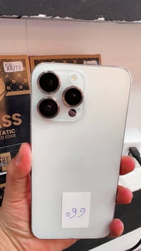 * ايفون 📲 15 برو ماكس * لون ابيض مميز  * بطاريه🔋88 * ذاكره 256  * شرق ...