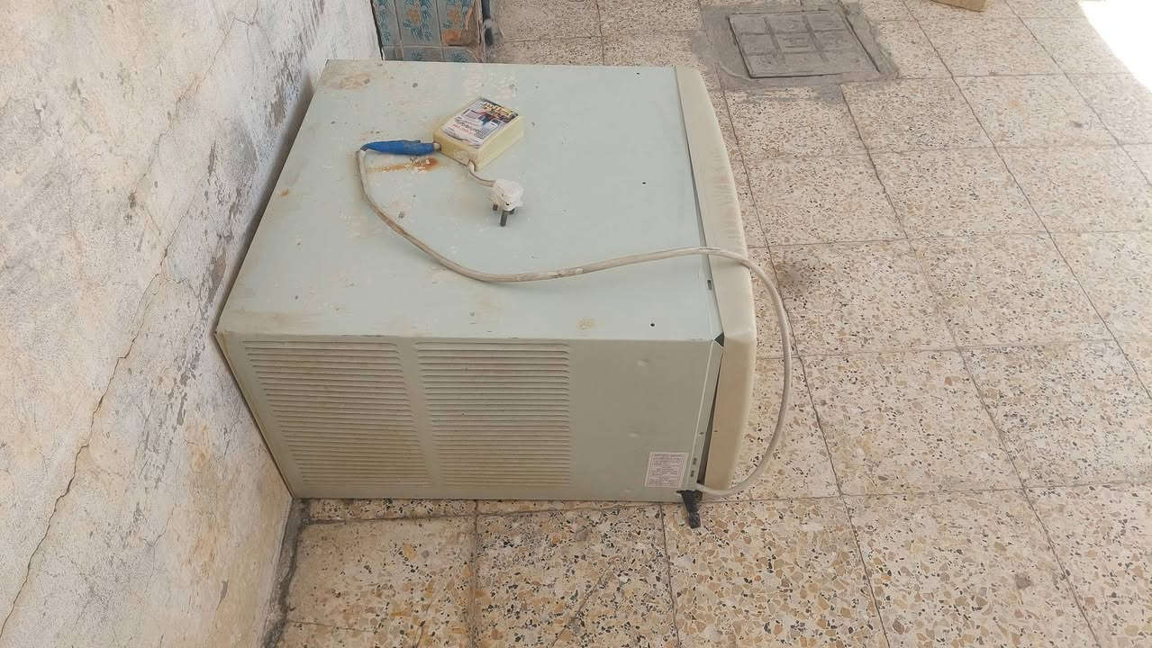 السلام عليكم مكيف  للبيع مكانه السماوه حي الشهداء ألاول السعر ٣٥٠ الاستفسار عل رقم ***********
