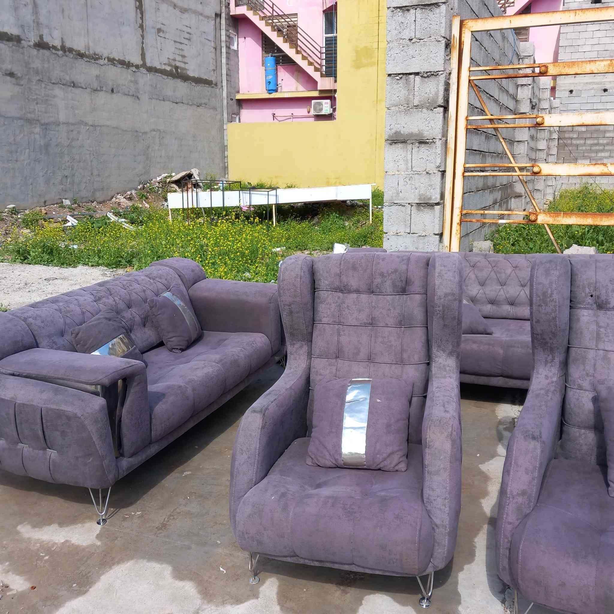 تخم قنفات عشر مقاعد للبيع او مراوس ب ديوان يرهم هم اي استفسار مراسله خاااص او اتصل برقم ***********
