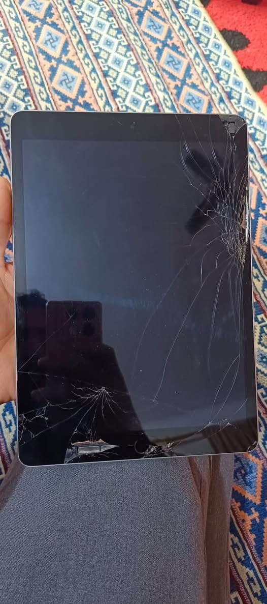 السلام عليكم
ايباد 9

فقط كاسر بلا كلاس المس يخبل 
ذاكرته 256

بطاريه ماعرف شكد بس الله شاهد صرف يخبل
كارتونه موجوده

آيفون اكس إس ماكس

ذاكرته 256
مبدأ بطاريه ١٠٠
غواش بلا كامرات
فيس إيدي متوقف
المراوس ثنينهن
شنو عندك مراوس نزف
بدون ملحقات 
العنوان كربلاء كنطره السلام
***********
