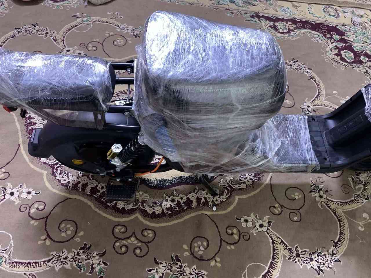 السلام عليكم 
دراجه R9 للبيع فقط
دراجه ٢٠٢٥
دراجه كامله مكمله عده النقوصات الراح اذكرهن بالاخير

لايت عالي ناصي 

دبل اشاره +يمنه+يسره 

بطاريات جدد مستخدمه من ٢ الى٣ اشهر بالباكيت اصليات ما مبدلات 
حجم كبير 32 امبير عدد5
سويجين وبصمتين تشغيل عن بعد +قفل+نضام سرقه+قفل بالستيرن 

هورن عالي 

مثبت سرعه 

بريك امامي بالمكان والخلفي يحتاجله تنفيس 
سرعه ٧٠ على ستان وعلى الشارع ٦٥ حقيقي
شاحنه اصليه تمشيك حوالي ٥٠ كيلو
دبلات امامي خلفي رياضي

النقوصات: كسر بالكفر يم البطارات ويم الصفح مال الستيرن
البك لايت يخربط 
اليده مكسوره مال البريك الخلفي 
جوزه مكسوره مثل ما موضح بالصوره

 والسعر 350 قفل

مكان بغداد المشاهده
او مراوس بايفون


**إذا كنت صاحب هذا الإعلان وتريد حذفه لأي سبب، رجاءا أرسل رسالة إلى الدعم الفني**