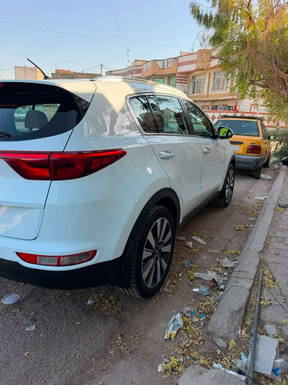 من بعد اذن صاحب الكروب السلام عليكم سبورتج موديل 2018 بغداد مشروع وطني نكليزي بسمي سياره خليجيه لا ضربه ولا صبغ ولا تبديل ولا بارد ولا فتح كشر بلاد عل سونر ماشيه 104 الف كيلو تخم تايرات جديد حداديه محرك 2000 دوش كير تبريد مواصفاتها فول عده الفتحه بصمه تبريد قطعتين شاشه وكامره اشاير مري أشاره ترحيب  ومري شفط تحكمات هند بريك بل رجل حساسات امامي خلفي شاشه اعطال منضومه الزنون عالي ناصي مواصفات كامله عده الفتحه جاهزه سعره 174 مجال بسيط مكانه بغداد الكرخ ***********
