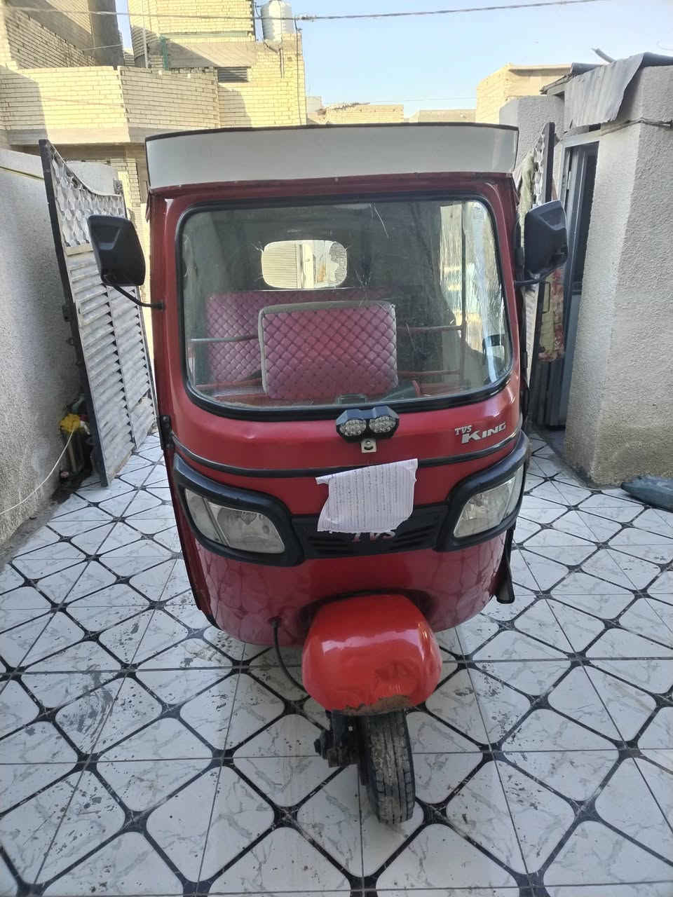 سلام عليكم ورحمة الله وبركاته تكتك موديل 18 مرقمه كامله ما بيه اي عطل نكره سلف وكبل للشارع عوزه بس جادر تكتك معمره جديد سعره 4 وبيه مجال شي بصيط هاتف ***********/*********** مكاني بغداد ابو غريب قرب مستشفه ابو غريب
