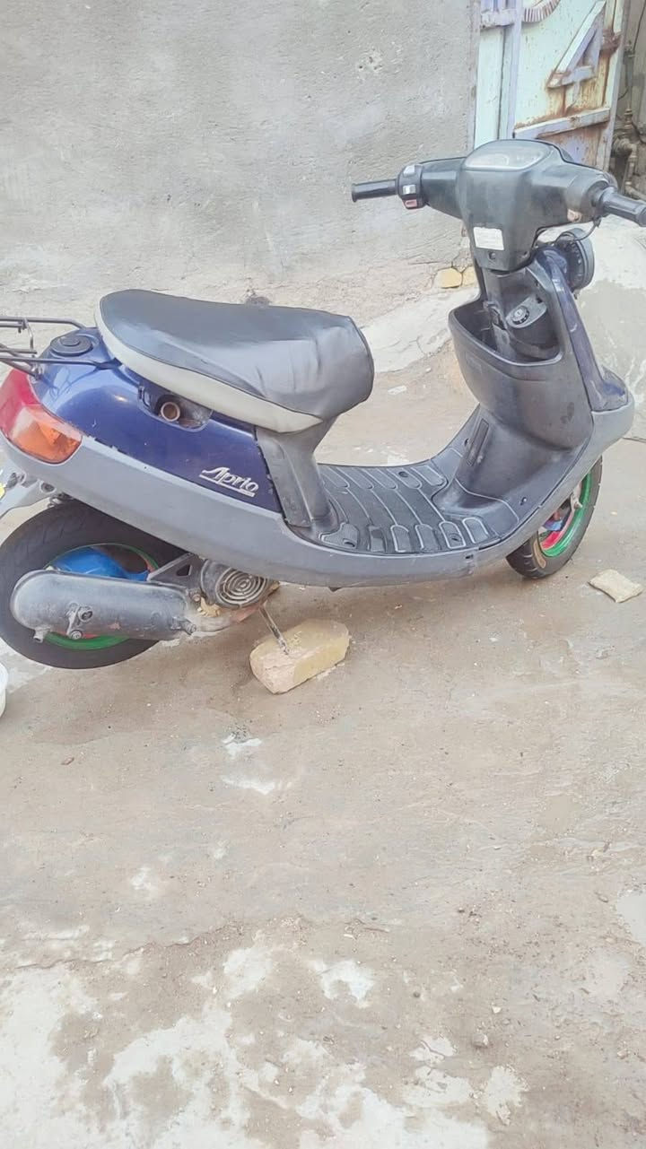 السلام عليكم دراجه بتره للبيع كلشي شغال بيه نقصه بس جوزه ومفتوح مره واحد بوشه وبستم كلشي شغال حته السلف شغال اشاير هورن بكلايتات كله شغال مكاني ناصريه سوق الشيوخ السعر 175وهاذه الرقم ***********تواصل خاص
