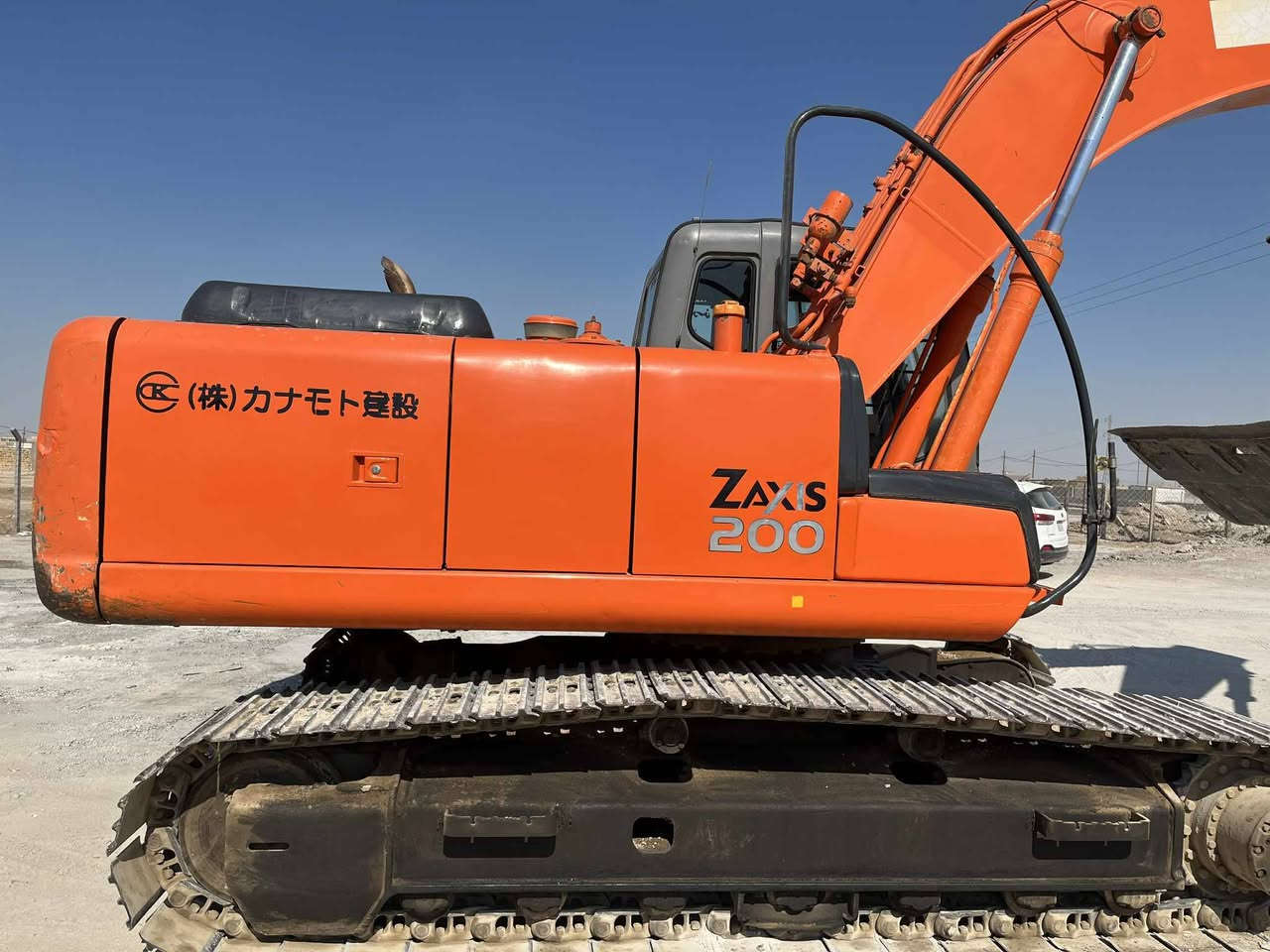 السلام عليكم البيع حفاره زت مديل 2005رقم نكليزي وسنويه مجدد مشتغله 16الف حفاره جديده وبلاديه مابيه اي نقص نضيح مابيه كهربائيات بلاديه حداديه رورلات وصينيه بلاديه ماسسه جك همر بلادي وحفاره جاهزه الشغل مابيه اي نقص الاستفسار عل رقم ***********
