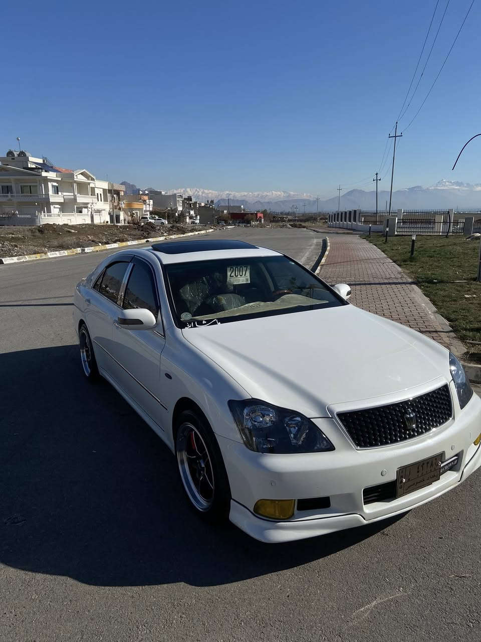 Toyota crown shahena V6 2007 
ساخ ساخ
Grs180 
ڕۆێاڵ فول پێشو پشتی کراوەتە سپۆڕت
مەکینە بچوکی گێڕ گەورە ئاڵتونی بازاڕ 
مۆدێل ٢٠٠٧ 
٣ دوگمە
سڵایت
نمونە لە جوانی 
ئاوێنە ئیشاڕەت و هیتەر 
دەسکی ئیشاڕەتی حەکس کراوەتەوە 
 تاقم تایە و ویلی وێڵدی لۆک 
 ڕۆنی گێڕ و مەکینە و ئەکسلی تازە گۆڕدراوە 
کارەبای مەزبوت 
٥ بەسمە  تەبرید سارد و گەرم گێڕ مەکینە تەقەو رەقە هەموی بەشەرت 
 سەیارەکە هی مەحرەز نیە هە ماڵە بێ مەسرەف  

شوێن ڕانیە :***********
