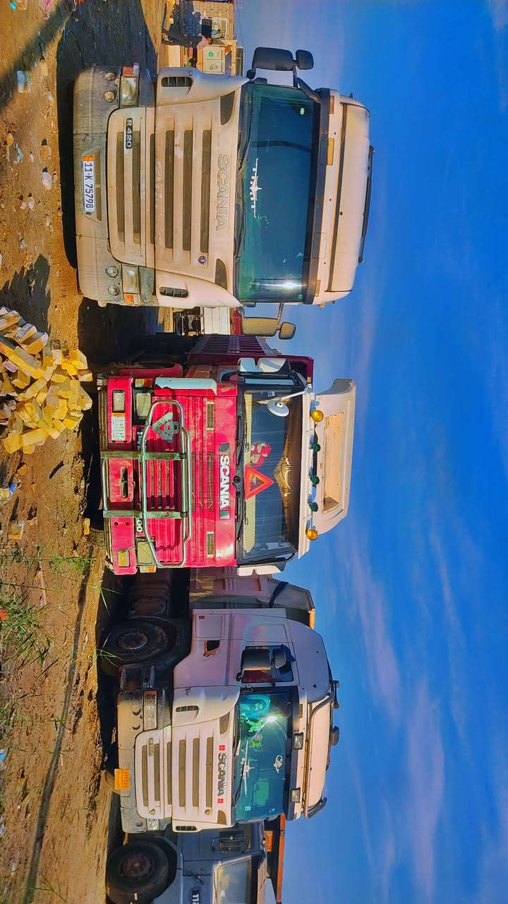 سلام عليكم سكانيه للبيع جاهزه للعمل تخم تاير حداديه جديده *********** مكان السياره القاسم الحله
