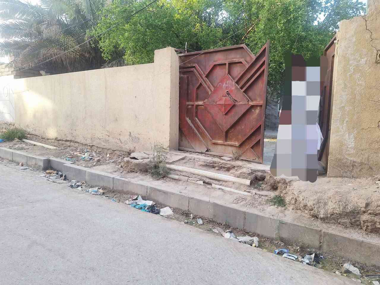 بيت ٣٢٥متر طابو صرف بخنيطله قرب الجنسيه سعره ١٤٠ مال مستعجل 
يحتوي غرفتين صاله استقبال مطبخ ساحه كبيره ترك داير عالبيت واجهه عريضه 
البيت  سكني عالي بحاله جيده 
*********** علي عبدالكاظم
