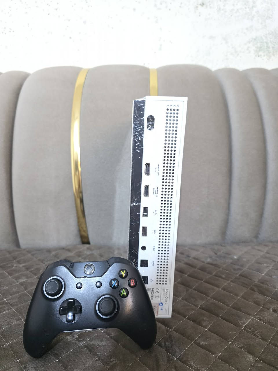 اكس بوكس ون اس مامفتوح لوك ستيكر حيل حيل نظيف ذاكرة 500كيكا مع جوستك بلادي شرط الفحص والضمان جهاز راحت بالك السعر 165وبي مجال توصيل جميع المحافظات متوفر ***********
