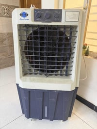 كونفيرة مستعمل نظيف سعر نهائي ١٥٠ العنوان بغداد للتواصل 07777636005