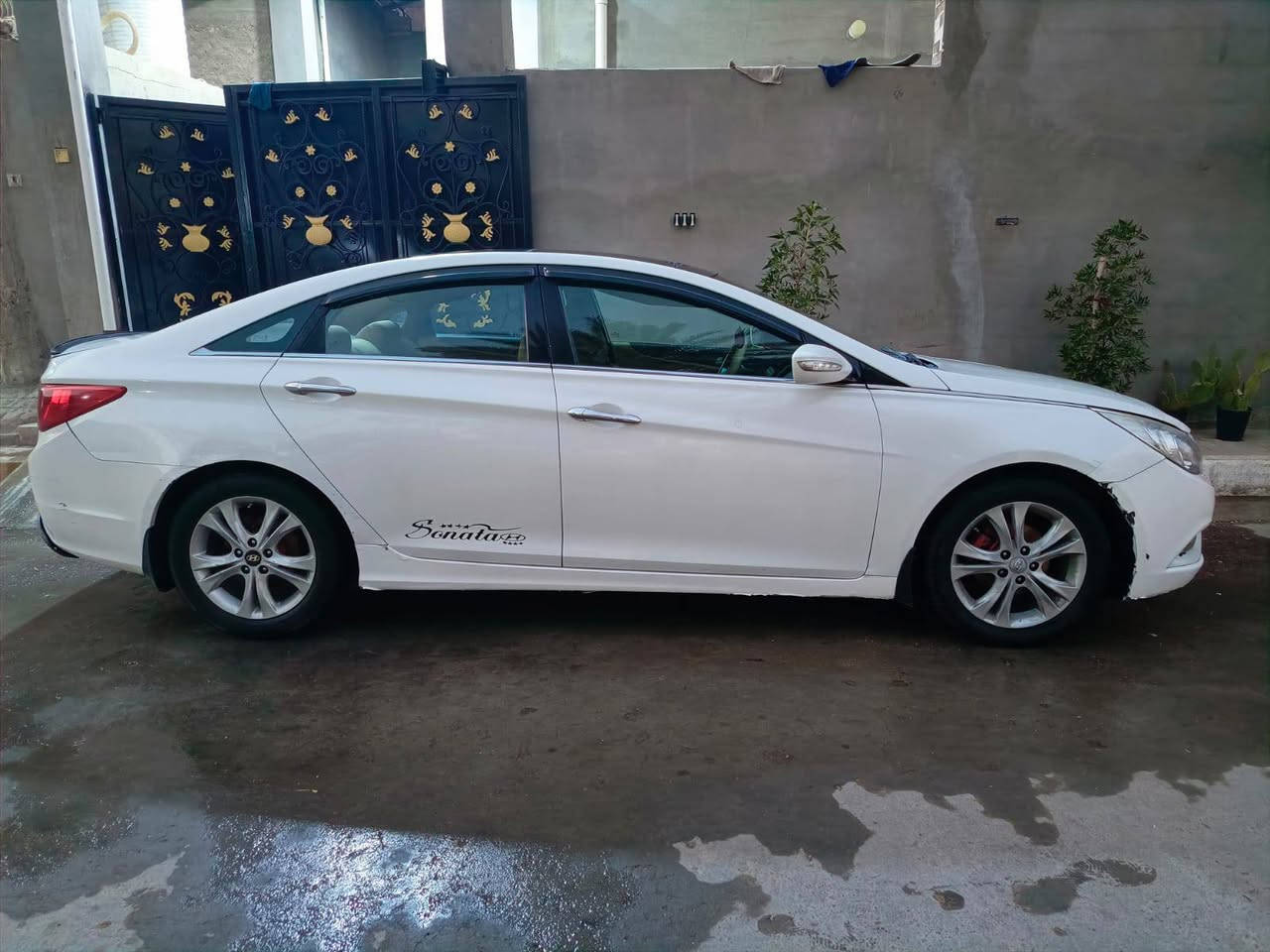 السلام عليكم ورحمه الله وبركاته سوناتا للبيع موديل 11 محرك 2400بيهه ثلاثه قطع  سونار موجود مكينه كير حداديه تمام  هزه جديده السعر 100$ بيه مجال شي بسيط الرمادي التأميم*********** متواجد واتساب
