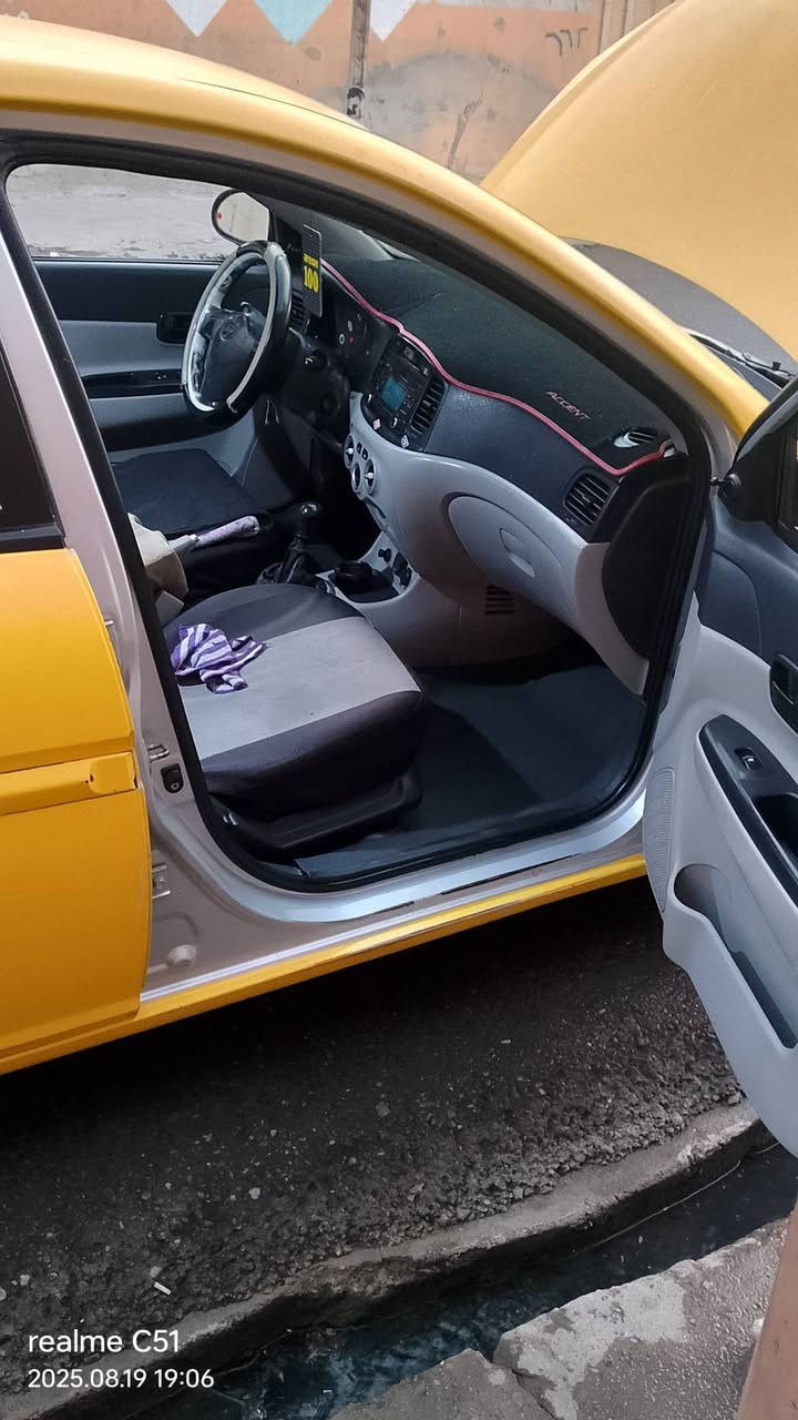 سياره اكسنت 2009 كربون بنزين بيها جامات كهرب محرك 16 جير عادي هيئه وغرامات صفر باسميي باسمي انا الشرعي رقم دولي السعر )( 80 )(***********)
