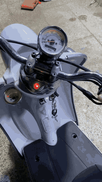 السلام عليكم للبيع دراجه كلاسك نثيه 
لون ابيض🤍🫆دكتورة
دراجه مكفوله كفاله عامه برغي ما مفتوح بيه مكينه كشر كله كفاله قبغ هندر ما مفتوح شوته مطالعه من مكانه اكسل مكفوله صالنصه بلاديه مكينه اشاير يمنه يسره عالي ناصي بكلايت اسطاب لايت كيج بانزين كيج سرعه هورن سلف هندر مكفوله كفاله عامه مكاني بغداد السيدية الشراي يتصل
***********
