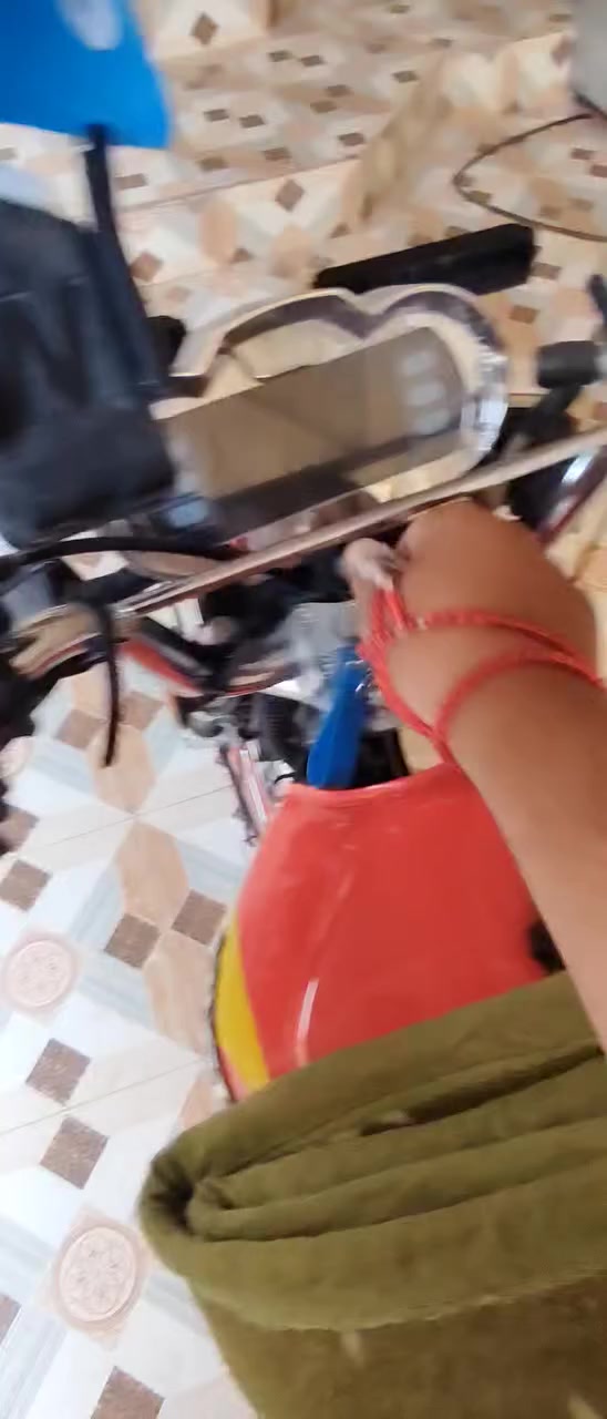 سلام عليكم دراجه سيفان سونك اصوليه للبيع شاصي 17 تعميره 23 مال شركات دراجه فقط مجفته تجفيت اصلي شرط سعره 650 و بيها مجال للشراي يتواصل وياي رقمي *********** (وافق ادمن )
