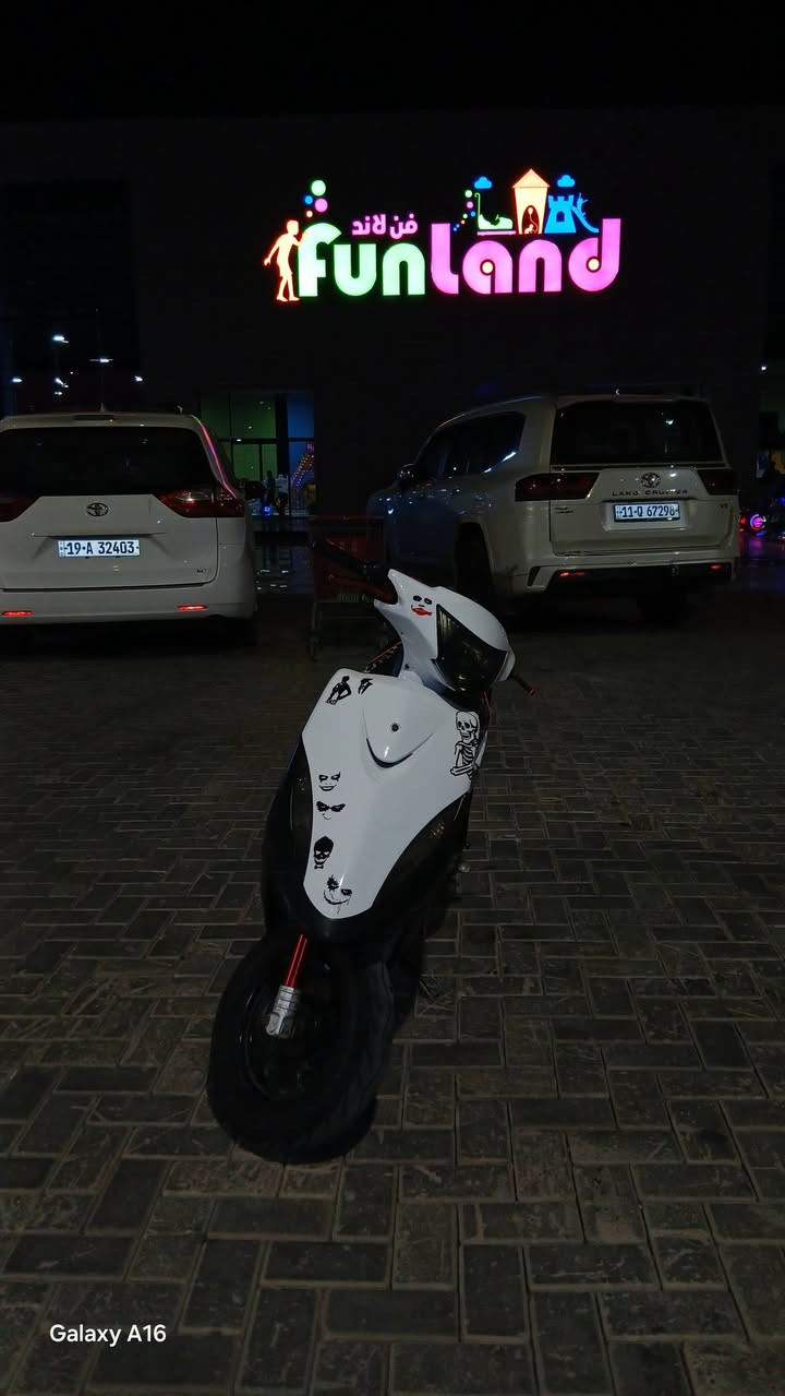 سلام عليكم
ماكس عدله للبيع 
بوشه 49 بلاد
مكينه مامفتوحه شرط ع لفحص 
 دراجه كله بلاد نضافته حلوه 
نقصه باتري وسلف 
سعره 600 وبيه مجال للطيبين 
متواجد بل خاص 
وهذا رقمي***********
