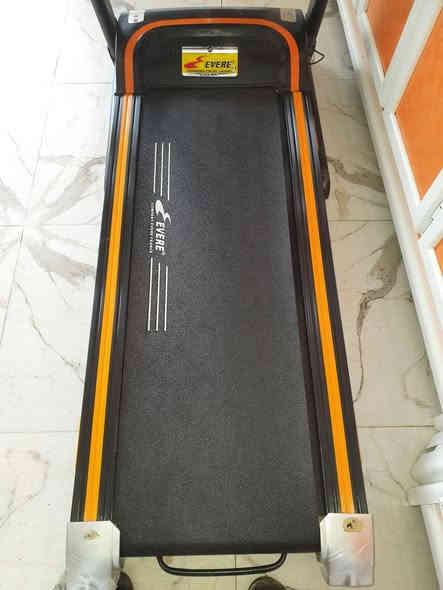 يتوفر في مجمع النازك جهاز جري ~(EVERE) صناعه فرنسي نضافه 85٪وجهاز هزاز وشناو بطن معه 
عنوان /النعمانيه /شارع 60/مقابل مدرسه بدور اساطعه 
رقم الهاتف واوتساب /***********
