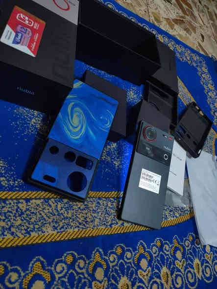 سلام عليكم اخوان للبيع او المراوس جهاز ريد ماجك نوبيا z70 الترا النسخه عالميه 512_16 نضافه 100ب100اغراض كامله اخوان يتميز الجهاز بعمر بطاريه طويل جدا ببطاريه 6150 ملم ومعالج 8 اليت يعتبر اقوه معالج بلوقت الحالي بشاشه 144 هرتز كامله لمحبي الالعاب بكامرات احترافيه خلفيه هواي مواصفات الخ للبيع بسعر 780 الف وعاتقد اكو سعر هيج  بهاي المواصفات مكاني بغداد توصيل ماعندي للستفسار وات ساب او خاص *********** بغداد
