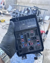 زبائننا الاعزاء  جميع قواعد الفيوزات الخاصة بسيارات النيسان  التما سنت...