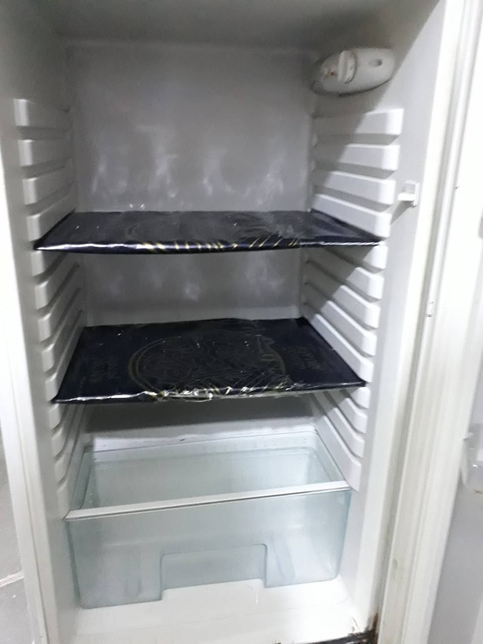 سلام عليكم ثلاجه للبيع نضيفه لفريز ثلج بس الجوه بروده قليله سعر 50 وبيه مجال مكان بلديات رقم ***********
