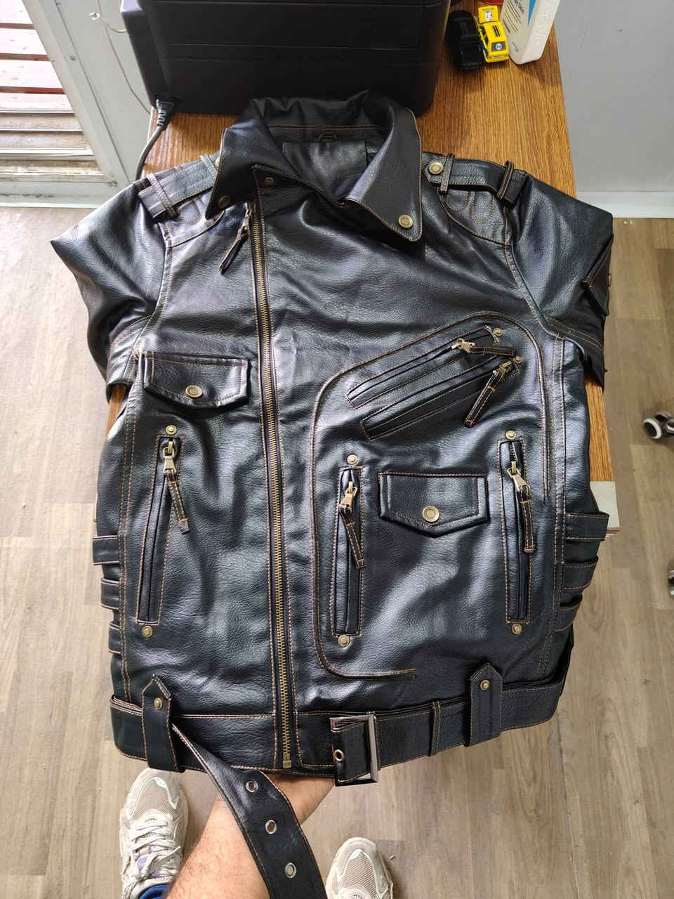 سلام عليكم اخواني الطيبين
عندي هاي القمصله للبيع نظيفه ما ملبوسه جلد ثخين وثكيله بسعر حلو 50 الف فقط
مكاني البصره
***********
