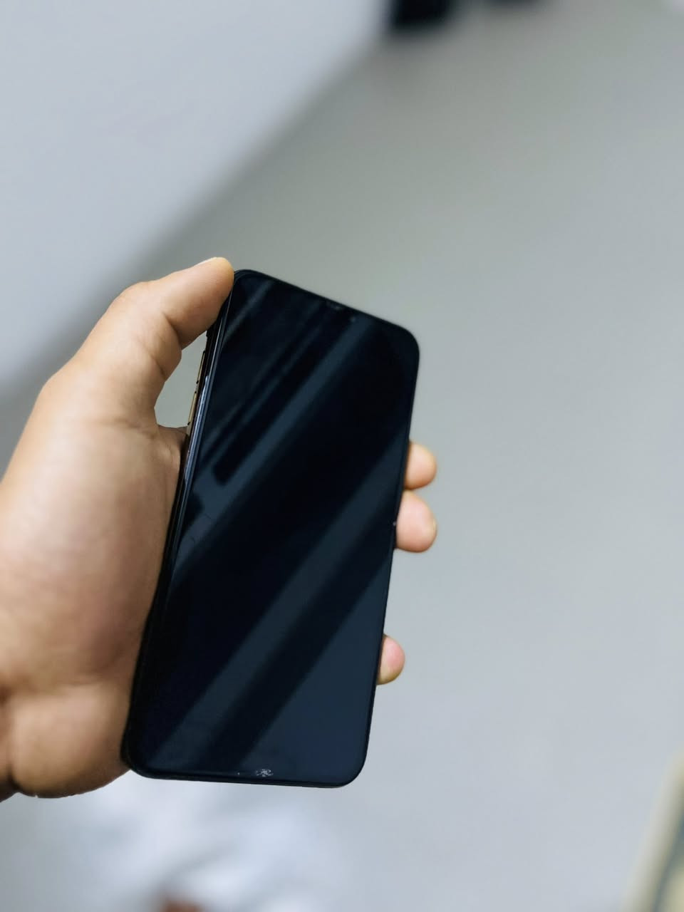 آيفون ١١برو ماكس ذاكره 256بلادي وتر الجهاز بس بي كسر بضهر شويه بطاريه ٧٤ بلاديه صرف كلش حلو الجهاز كلش نضيف السعر ٢٦٠.   ***********
