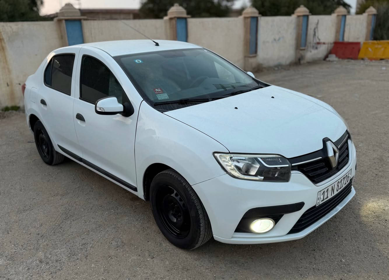 رينو سيمبل 2020 بغداد مكفوله 
ماشية 127 كيلو ، السياره جديده على ايدي ، بيه فقط بارد بسيط ، كير مكينه كفاله ، شاشه اندرويد كامره وارضيه مغلفه جلد بروجكتر زنون وحداديه جديده ، سونار موجود بيه 

تفاصيل اكثر : *********** ☎️ ‭***********‬
مكان السياره : ديوانية حي الجزائر / سعر 83 ورقه💰
