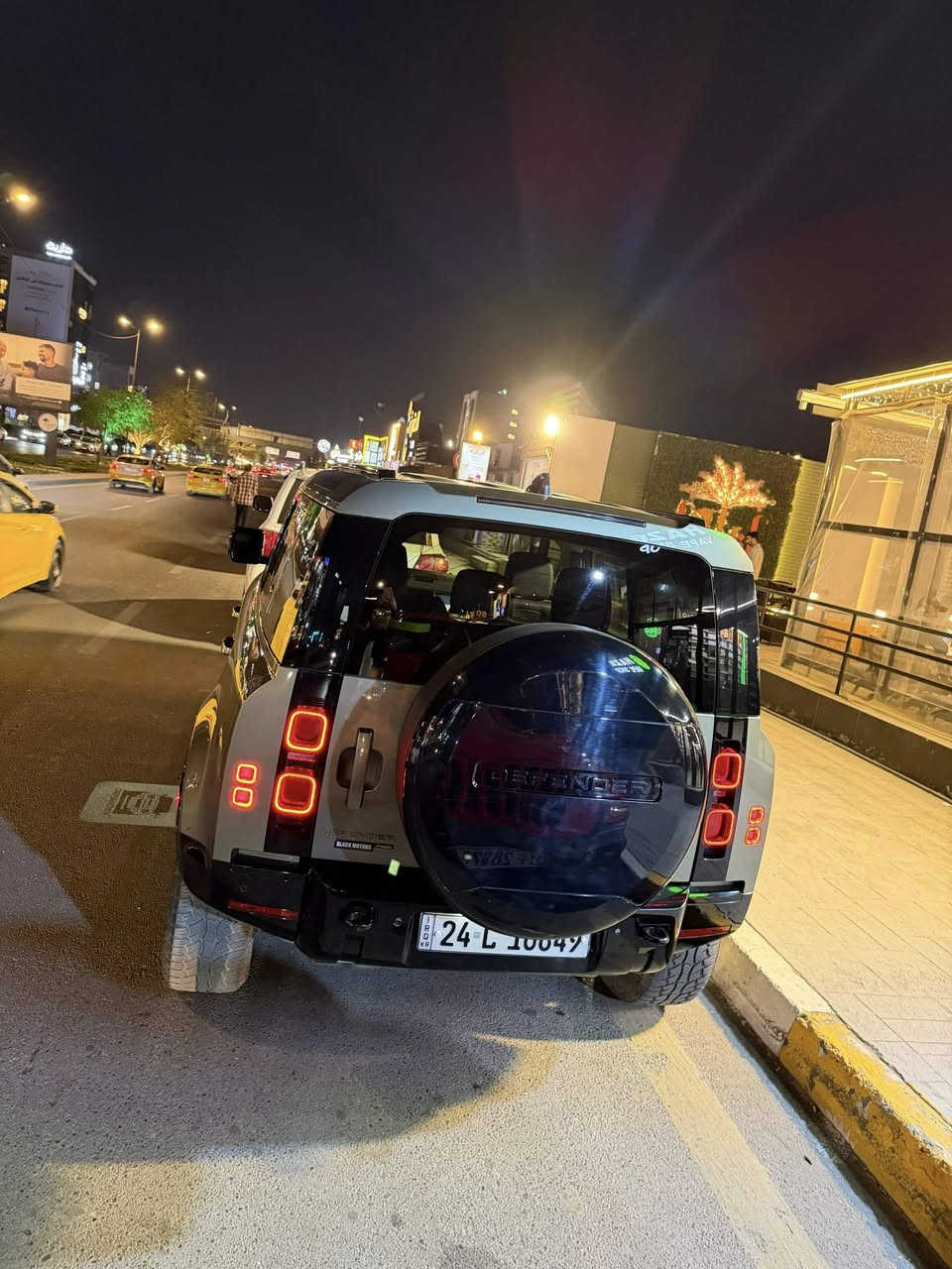 السلام عليكم
دفندر 2022 
مكفوله بيها فقط ربع الجاملغ الامامي كلير 
مكينه 6 سلندر p400 
ماشيه 50 الف 
فول عدا الجكات 
رقم دهوك 
تحويل او وكاله 
مكان السياره بغداد
للاستفسار *********** 

السعر 63 الف وبيها مجال
