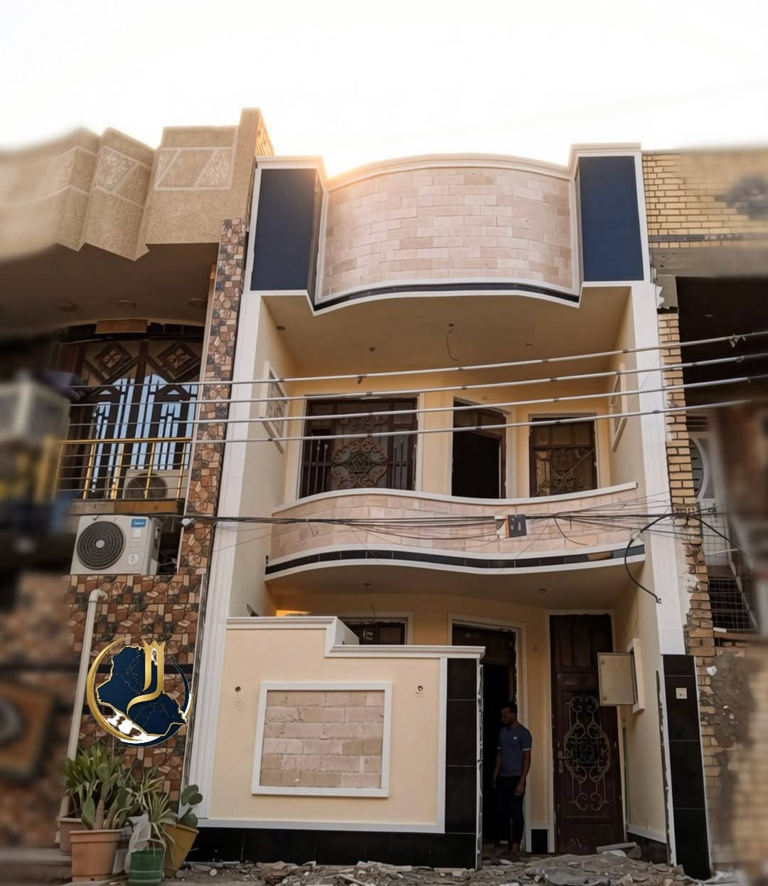 شموخ العراق للمقاولات العامة 🏗️ 
" بناء ، هدم ، ترميم ، أشراف هندسي ، تنفيذ " 

تندر بناء كامل - تسليم مفتاح 🔑.

✨ بالمواصفات التالية : 
1- هدم الدار ورفع الأنقاض وتنظيف الأرض جيداً من الاوساخ والأنقاض .
2- فرش الجلمود والسبيس المفحوص وحدله مع الرشق بحادلة 20 طن . 
3- رش مبيدات الأفات .
4- فرش الأرض بأكملها بنايلون زراعي سميك .
5- تأسيس الحصيرة الاولى والجسور حسب تصميم الخارطة بالشيش ff اوماس ورفعها عن الارض ( سبينسر ) .
6- تأسيس المجاري نوع الامل الشريف 4 انج مع عمل قالب ثابت للمنهولات واغلاقه حتى نهاية العمل وتسليط الانابيب بطرق هندسية .
7- تسليح الأرض بشبكة ثانية من حديد ff اوماس 12 ملم للحصيرة و 16 ملم للجسور الحاملة للجدران حسب عدد الطوابق والتصميم النشائي . 
8- صب الارضية ( رفت ) صب مركزي c35 بأرتفاع لا يقل عن 40 سم مع رش الكلوريدين قبل الصب . 

• ثانياً : الهيكل . 
1- صب بتلو 20 سم من الاسمنت المقاوم .
2- بناء الدار بأرتفاع 3.10 وبطابوق جمهوري ( حجي ابراهيم ) للطابق الارضي قليل من الاملاح مع تثبيت انابيب المرازيب والسبالت والستلايت والانترنت مع البناء . 
3- عمل قالب الطابق الارضي وعمل رباط سقف للطابق الارضي 40 سم وفوق الابواب والشبابيك للطابق الاول 40 سم مع مرد ماء 20x20 .
4- تثبيت انابيب الكهرباء بالسقف فقط .
5- تسليح بشيش ff اوماس بأبعاد 25 سم وعمل جسور مخفية في المساحات الكبيرة .
6- صب السقف صب مركزي C30 .

✨ الكهرباء والماء والاشتايكر : 
1- يتم تأسيس انابيب الماء للدار 3 خطوط ppr امل الشريف او تركي مسلح وتسليك اكثر من خط للنازل مع تأسيس انابيب التقطير للسبالت وتثبيت خلاطات تركي دفن 3 خطوط . 
2- يتم تشطيب الخلاطات والصحيات تركي .
3- يتم تأسيس الكهرباء سيمنس والملحقات اماراتية .
4- لبخ جدران السطح وطلسه وثم تطبيك السطح بمادة الاشتايكر مع وضع عوازل قير + فلين سمك 3 سم من قبل شركة .

• ثالثاً : التشطيب . 
1- يتم وضع فريم مرمر وثم تركيب شبابيك حديد او pvc حسب رغبة صاحب الدار .
2- يتم تركيب الابواب الحديد للخارج و لباب البيتونة و ابواب خشب عراقي بأرتفاع 2.10 للداخل وابواب pvc للخدمات والمناور حسب الرغبة من قبل صاحب الدار وباب الاستقبال قاصة + باب المطبخ 250 دولار .
3- يتم تركيب محجرات حديد . 

✨ السيراميك والبياض والارضية . 
1- يتم تركيب جدران المطبخ سيراميك نوع هندي قياس 30x60 .
2- المناور بالسيراميك هندي 30x60 والمناور وتكون الالوان حسب اختيار صاحب الدار . 
3- يتم تركيب جدران الدار بالحص ( كرمه ) والبورك درزة وبعمل مساطر درجة اولى بعد ان يتم معالجة الطابوق بمواد معالجة ( طرطشة ) .
4- يتم تركيب ارضية الدار كاشي او بورسلاين 60x60 والكراج بالسيراميك المسلح الحامضي . 
5- تركيب ارضية حمامات بورسلاين 40x40 .
6- تركيب جدران حمامات سيراميك هندي .
7- تبيت صاروخيات للحمامات + مطبخ .
8- واجهة طلس مع صبغ + تطعيم بورسلاين .

= للتواصل 👇🏻:
*********** - ***********
