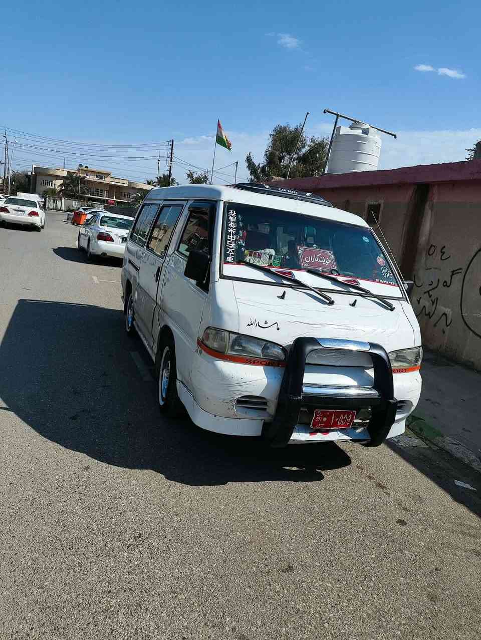 اسلام علیکم بۆ فرۆشتن ماشاءاللە
مۆدێل 2000 
 مەکینە ۆنجی تازەکان تەرح بە شەرت لۆکە مەکینەی
  ئارم سلێمانی 
گێڕی بەشەرت مەزبوت نەرم 
شاسی کامل گیانی بەشەرت
لای دەرگای سکەکەی تۆزێک شوختی هەیە بەڵام بە حیزام دەیفرۆشم
گاعی لۆک 
 هەر چوار بەرگە دەرگاکەی لۆک
سەرنیا فەرش 
 جوانکاری کاملی بۆ کراوە
سەیارەکەی تابڵێی توندو تۆڵو نەرمو خۆشە
 نوقسانی نیە ماشاءاللە
سعر 55 گڵا مەعمەلەیەکی برایانە
***********
کەلار
