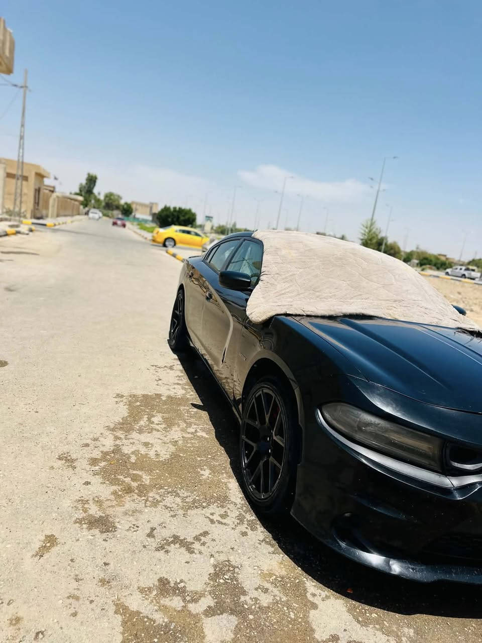 جارجر  18 هيمي. ارتي تي. بغداد بسمي.  ورد كتدي. باب سدر مبدل. وجملغ ونص. جملغ خلفي. صبغ   ولثاني سحبت كرت كفله حوض. تكمه.  بجم. كبس.  مكينه جديده قبل شهر. شادهه.   بيدي حداديه. تايرات 315. جديدات. سياره ماناقصه برغير.      *********** وسط كوت. مكان السياره
