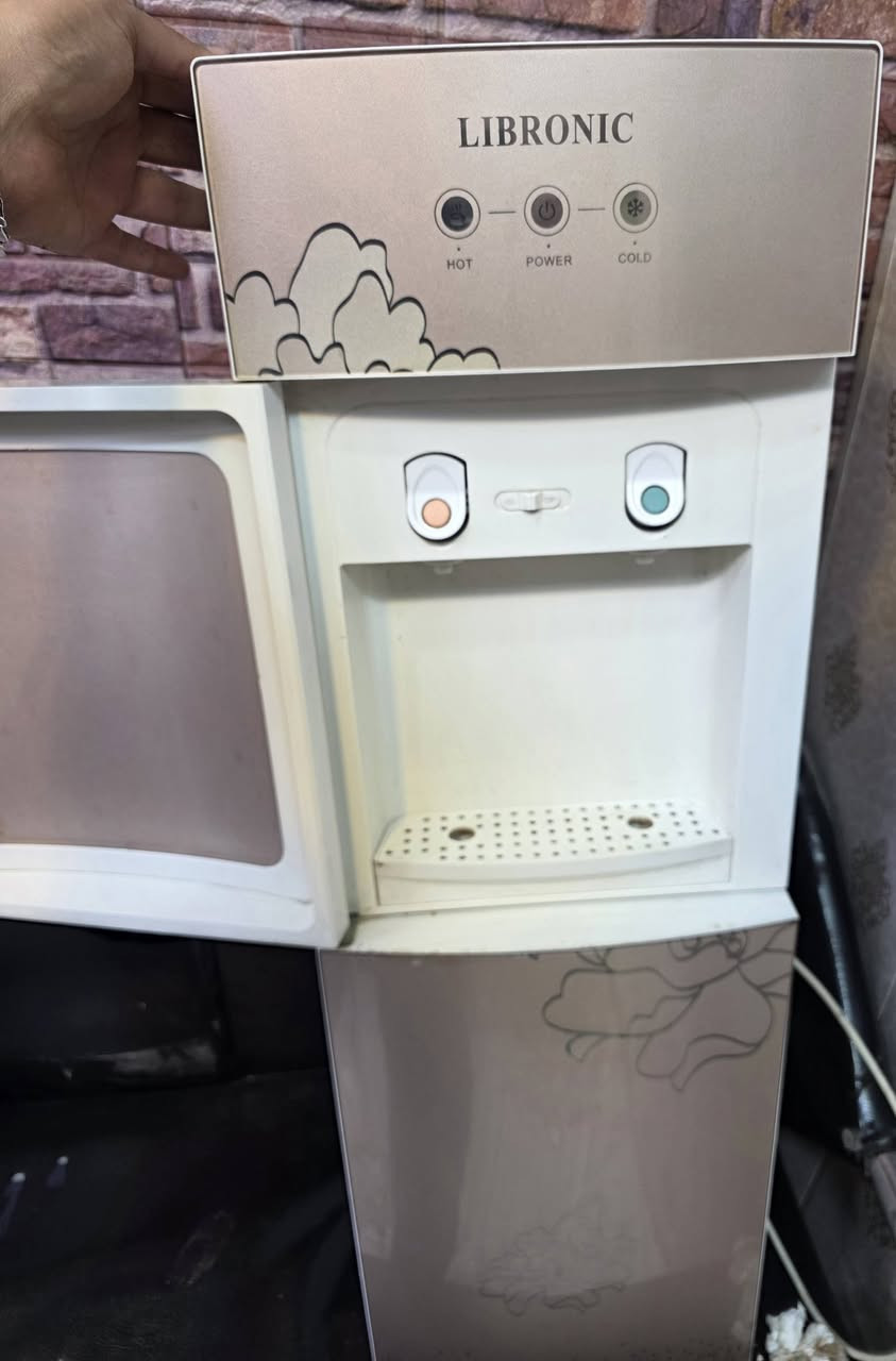 غراض محل حلاقه للبيع للاستفسار *********** مكاني بغداد البياع
