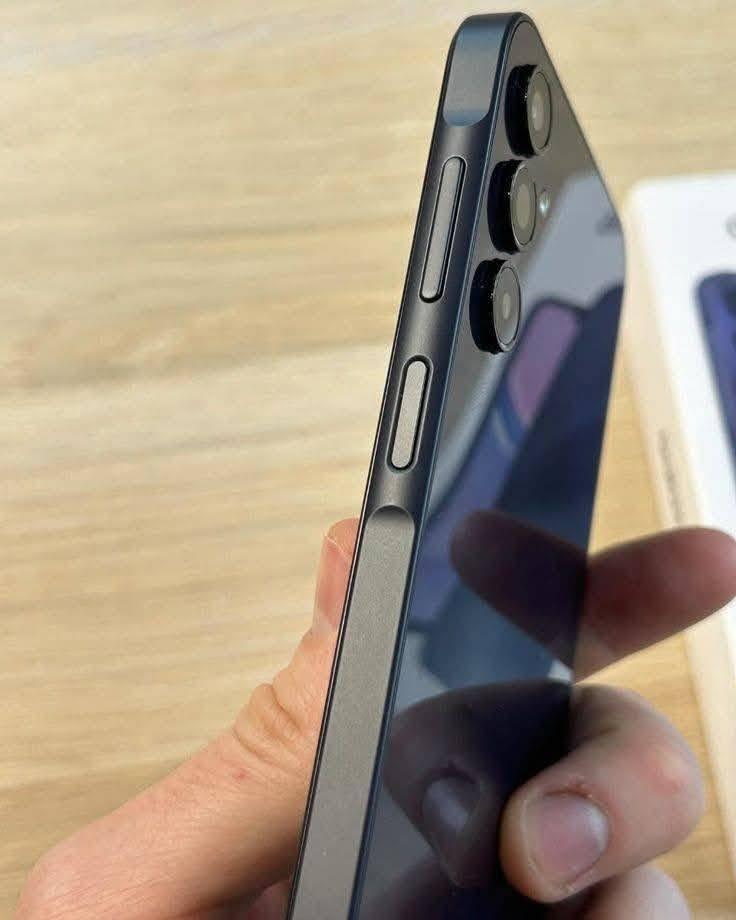 السلام عليكم 

 سامسونج a15
• دقة الشاشة: هرتز SUPER AMOLED 90Hz
• مساحة التخزين: 128GB 
• الرام:  4GB
• الكاميرة الخلفية: 50 ميغابيكسل 
• المعالج: MediaTek Helio G99 
• البطارية: 5000mAH مللي أمبير 
• سرعة الشحن: 25W واط ⚡️
السعر 150 وبي مجال بسيط


**إذا كنت صاحب هذا الإعلان وتريد حذفه لأي سبب، رجاءا أرسل رسالة إلى الدعم الفني**