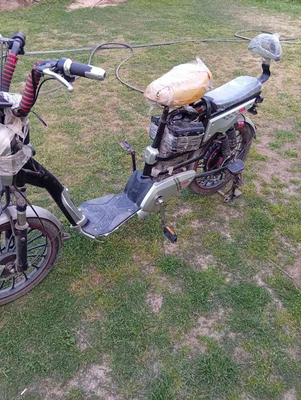 بايسكل شحن للبيع حجم 20 نضيف جدا مع شاحنه كامل السعر 175بي مجال قليل.  رقم الهاتف.***********.
