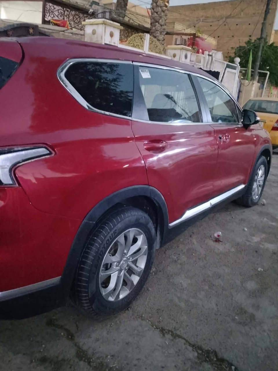 السلام عليكم 
سنتافي 2019امريكي 
مكينه وكير 2400مكفولات
حادثه جاملغ خلفي وباب 
وبيها صبغ مكانات ابيع حزام 
تكم لغود شواصي مكفول 
حوض قماره مكفول 
بيها رصعه بل قماره زغيره مامسويها عايفه عل وضعها 
حداديه صدر تبريد كله جديد 
مواصفات شاشه حساسات 
سايد بريك كهربائي 
سياره نقص يده وبكلايت 
السعر 105وبيها مجال 
رقمي ***********
مكاني بغداد الشعب
