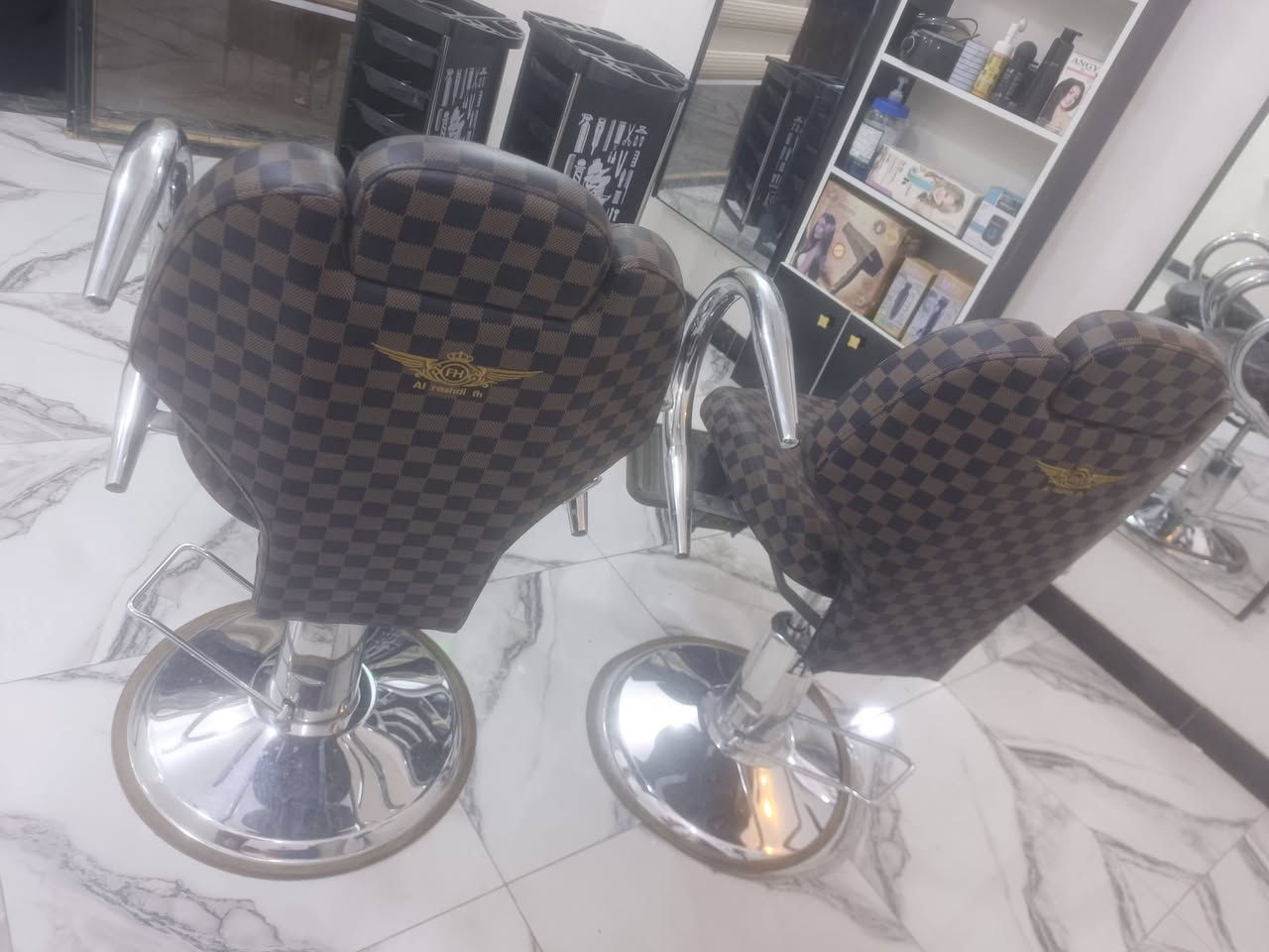 غراض حلاقه للبيع استعمال شهرين انظف من الصوره ابيعن شلع السعر خاص الموشراي لا يطب على الخاص رجاء مكاني بابل قرب المحكمه الجديده الاستفسار***********

