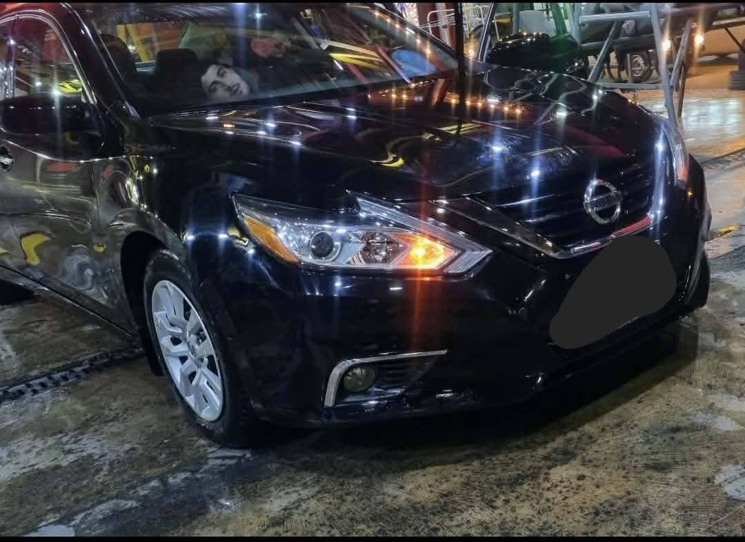 ئاڵتیما 2018 s ئەمریکی ڕەشی قەتران 55000 مایل ڕۆشتوە یەک چەمەلغی پێشەوەی سایەق بۆیاخە بێ ناوگرتن سەنەوی و تازە تایەی تازە ڕۆن و هایدرۆلیکی تازە گێڕ و مەکینە و کارەبای و هەموو گیانی بەشەرت بێ مەسرەفە سەیارەی مەعرەز نییە هی مالی خۆمانە 
نرخ 125
لە سلێمانیم 
*********** السليمانية, العراق
