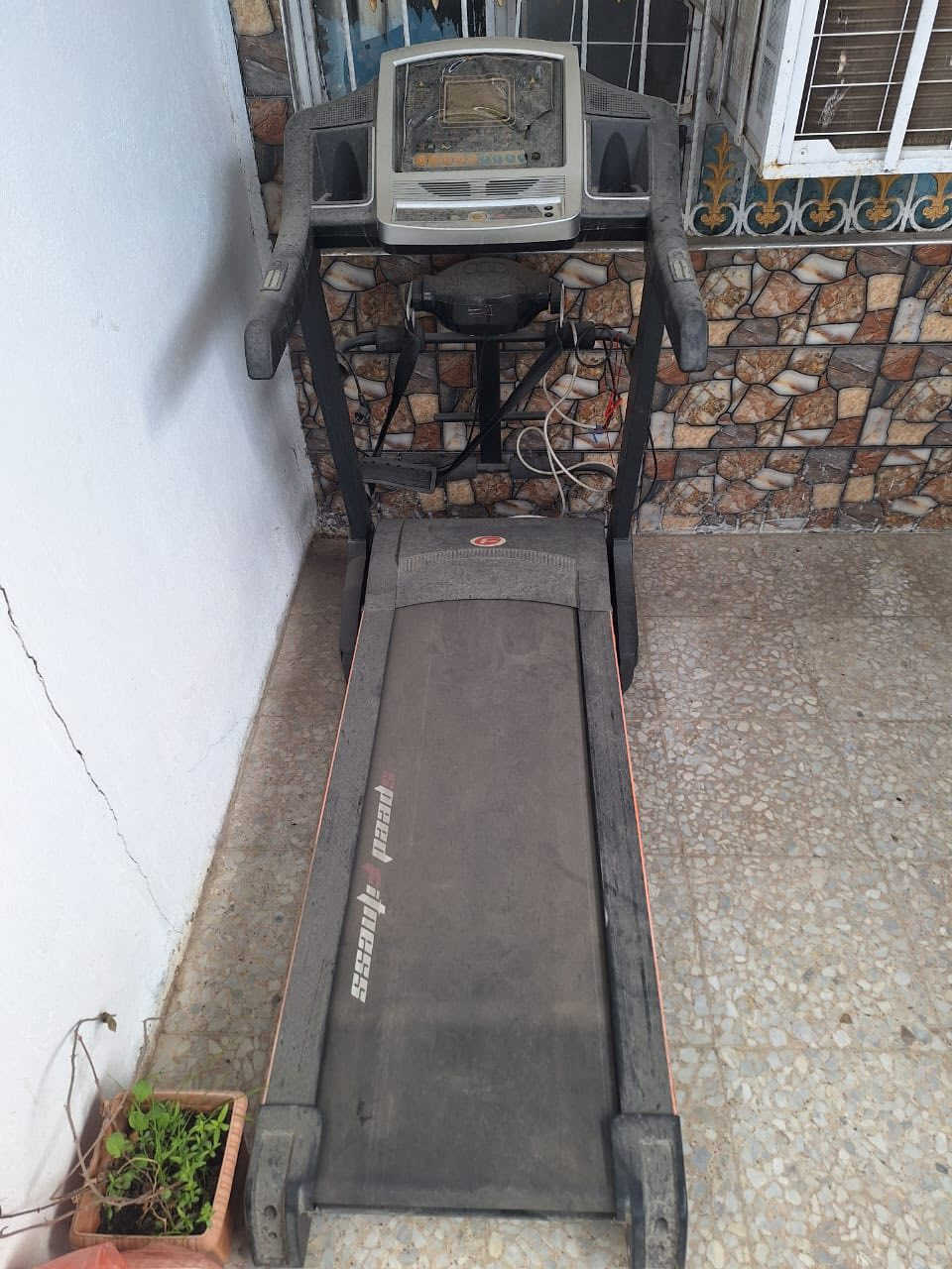 سلام عليكم شباب جهاز جري للبيع جديد بس متروك سعره ٢٢٥ وبي مجال ***********
