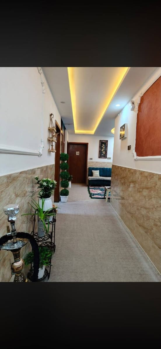للبيع .
دار حي الإعلام. 
خلف دانيه ماركت. 
المساحه ٢٠٠ متر واجهة ١٠ متر والعمق ٢٠ متر .
اتجاه قبله شارع تبليط سند طابو الزهور ومكاتبه مع الشرعي مباشر. 
الدار محدث جاهز للسكن. 
يحتوي على ٤ غرف نوم وهولين واستقبال مع باقي المشتملات. 
لمزيد من المعلومات والسعر الرجاء الاتصال على أرقام المكتب لطفا. 
***********
***********
***********
او مراجعة المكتب في حي النور بعد دورة زيناوه بأتجاة دانيه ماركت مقابل صيدليه الكوثر.

