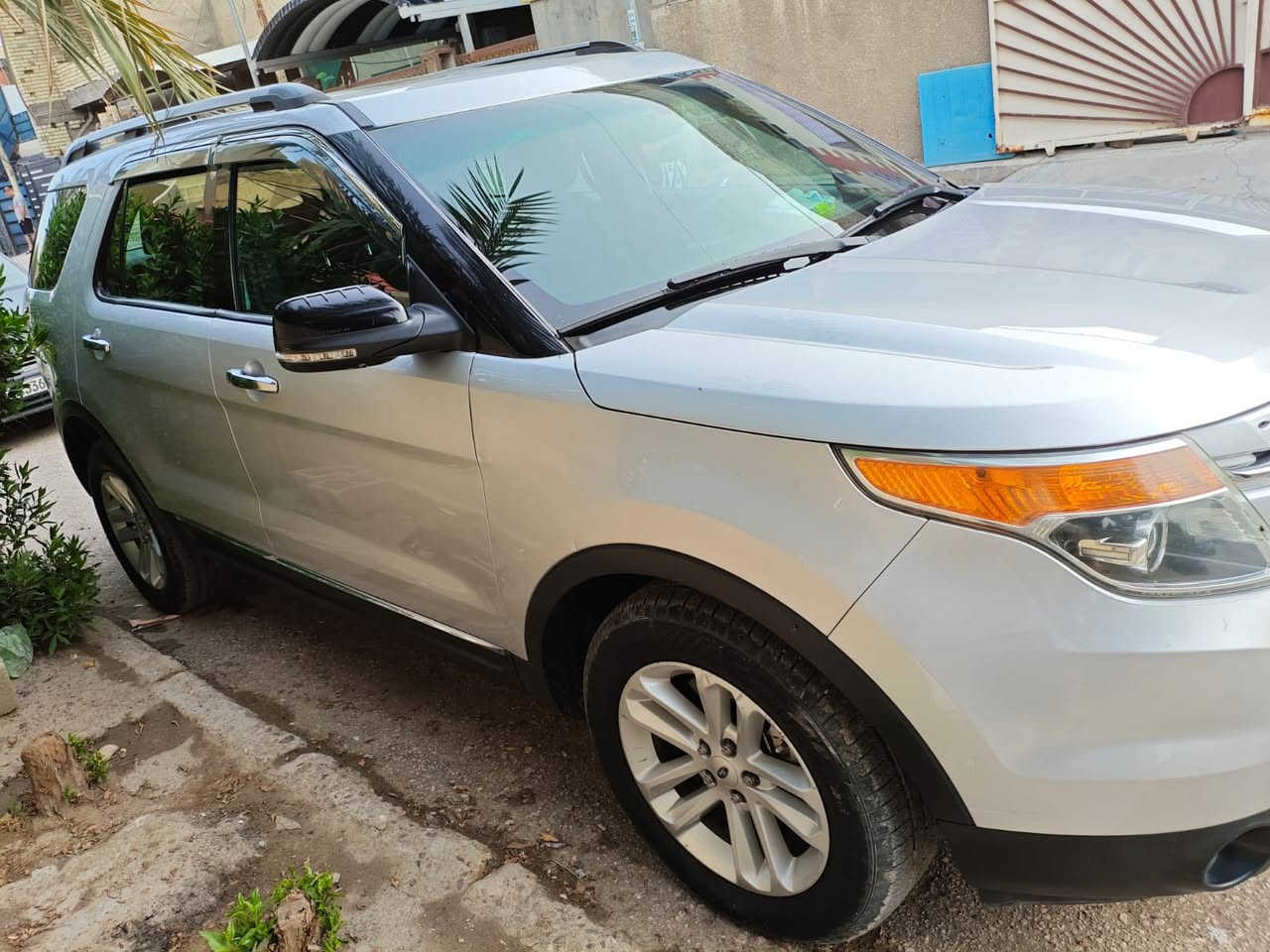 السلام عليكم ورحمة الله وبركاته 

🚗 فورد اكسبلورر 2013 XLT خليجي (نيفا)
بدون ضرر / بدون صبغ / كفالة عامة

🔹 6 سلندر 3500
🔹 دفع رباعي 4×4 + 4 وضعيات قيادة
🔹 7 ركاب
🔹 ممشى 195 ألف كم
🔹 رقم سليمانية باسمي (تحويل مباشر)

✨ مواصفات:
فتحة بانوراما، شاشة، كاميرا خلفية، حساسات، مثبت سرعة، تحكم ستيرن، كراسي كهرباء، تبريد 3 قطع، تخم تاير جديد،تبريد فول

العنوان : بغداد الدورة

السعر 155 ورقة وبيها مجال

بيع فقط

للأستفسار 
 واتس اب او اتصال 📞 : ***********

⸻
