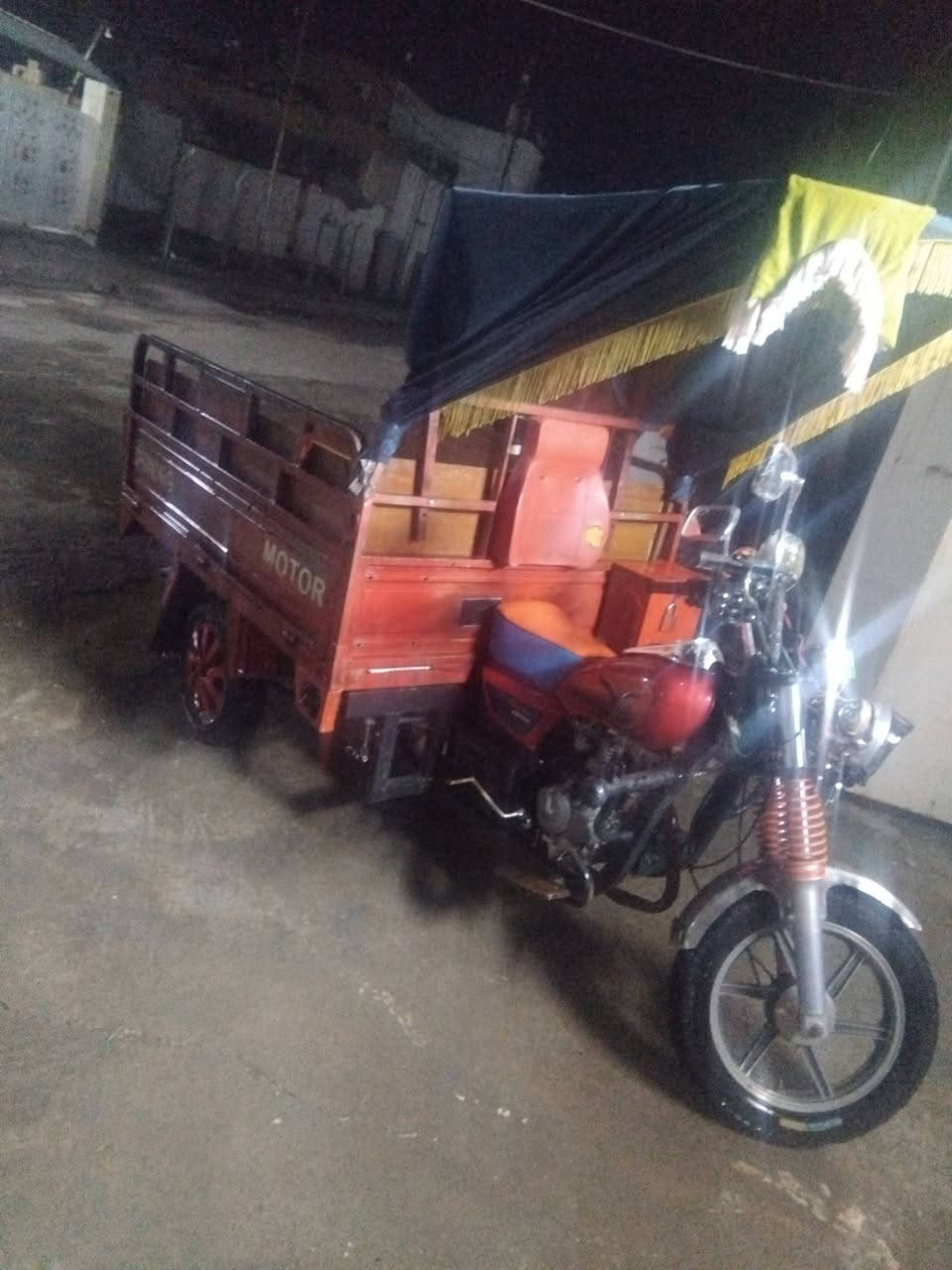 سلام عليكم ستوته للبيع نضيفه قرب جنت الاعناب سعر خاص ***********
