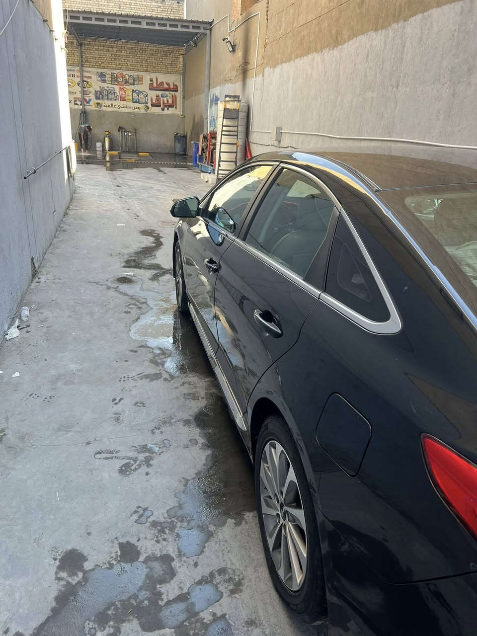 سلام عليكم هواندي سوناتا 2015 سبورت الون اسود 
وارد امريكي حادث كاملغ مع بنيد 
هزه جديده سنويه لغاية 2028 شرط التحويل 
ادامة منضومة وقود قبل فترة 
دبل كزوز دبل صالصنه🛫
كير مكينه مكفول مكينه جديده مال كصه 2400 GDI
تبريد حداديه تايرات كفاله تايرات جدد زوج
تدفئة كشنات 
انضمة قيادة 
مري قلاب مع اشاير بل مري لد LED
شاشة ايباد حجم كبير لمس تنزيل برامج كلشي 
كامرة خلفيه دوار 
تبريد ثلاجه ما شاءالله 
زنون عالي وناصي مع بروجكتر قوي ثلجي 
بصمة فتح ابواب وصندوق ذكي 
قفل تنزيل الجامات يم السايق 
سنتر لوك شغال
كشن كهرباء كله شغال 
كهربائيات شغاله عامه 
للمرواس ب جارجر مرتبه او جالنجر 
مكاني بغداد حي اور 
***********رقمي وبيكم خير ودللو 
بعد بيها مواصفات هواي
