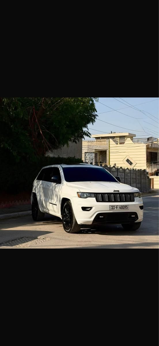 السلام عليكم جيب بلاك توب موديل 19 حادثها جاملغ امامي بس من امريكا مصبوغه بيها قطع ماشيه 77 الف ميل اي نقص مابيها ترايها لاخر الدنيا السعر 200 شدتين للستفسار *********** بغداد, العراق
