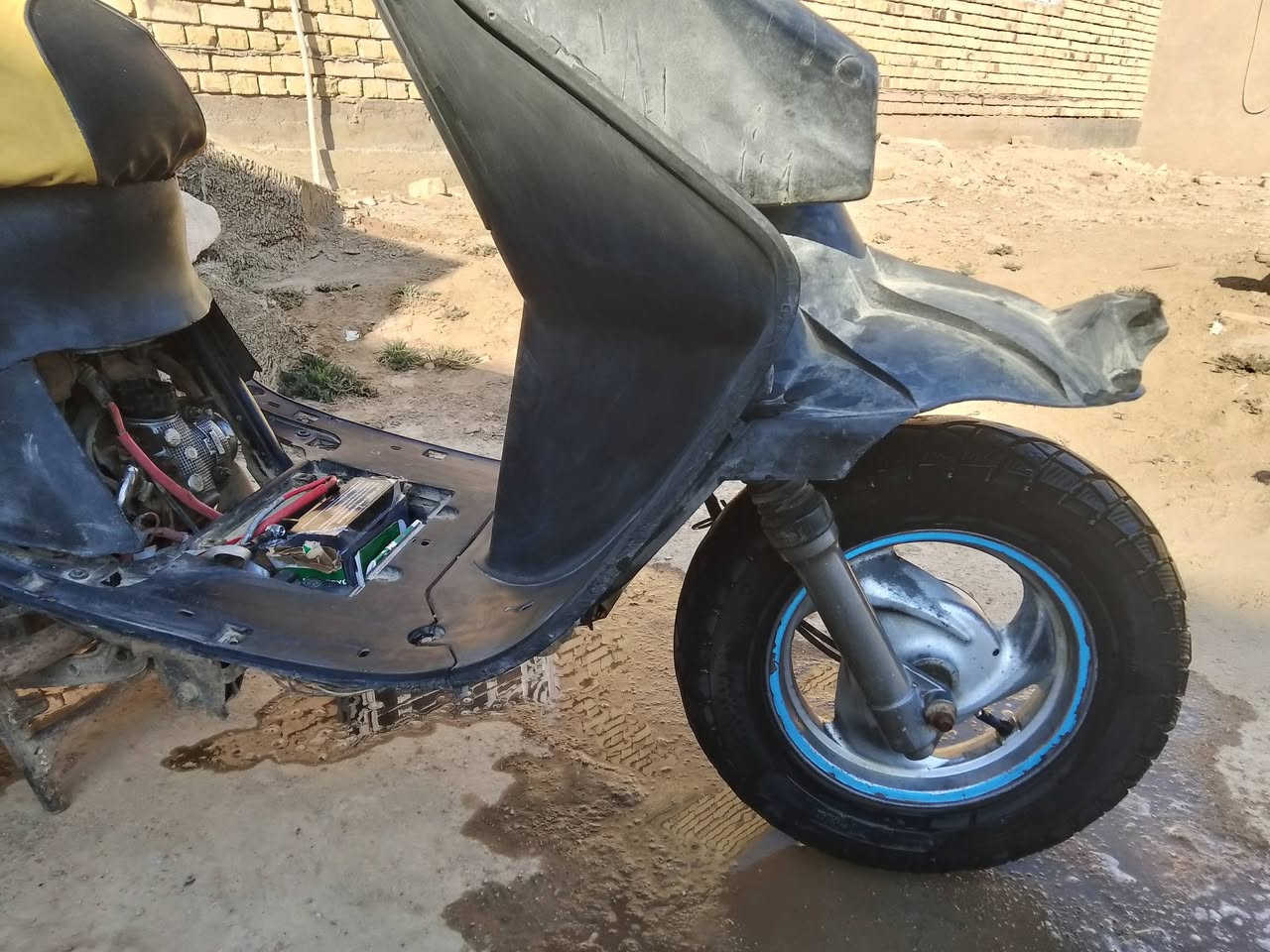 فراشة للبيع 140 جاهزه شغاله بس عوزه تاير وره تبديل ودراجه شغاله سلف نهدر كهربايات شغاله هندر واحد تشتغل السعر 175 وبيه مجال مكان الغراف جسر الحمزة جاي منه يم جسر كنانه رقم الهاتف *********** الشراي بيه خير ويدللل
