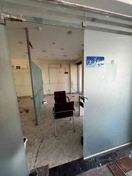 يوجد طابق كامل للايجار مساحتة 450 متر مربع في عمارة تجارية في سوق مثنى تقع سايدين جامع صديق ريشان للاستفسار يرجى الاتصال على رقم 
***********
او مراسلة واتساب موصل
