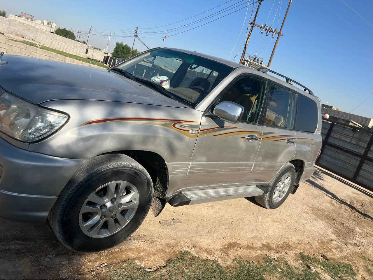 جكساره موديل 2000 رقم بغداد نكليزي 
فوال مواصفات مكينه 8 كير عادي تبريد 3 قطع ثلاجه 7 راكب حداده السياره جاهزه
ومابيه نقص مراوس اراوس السعر 110 مكاني البصره الزبير
*********** البصرة, العراق
