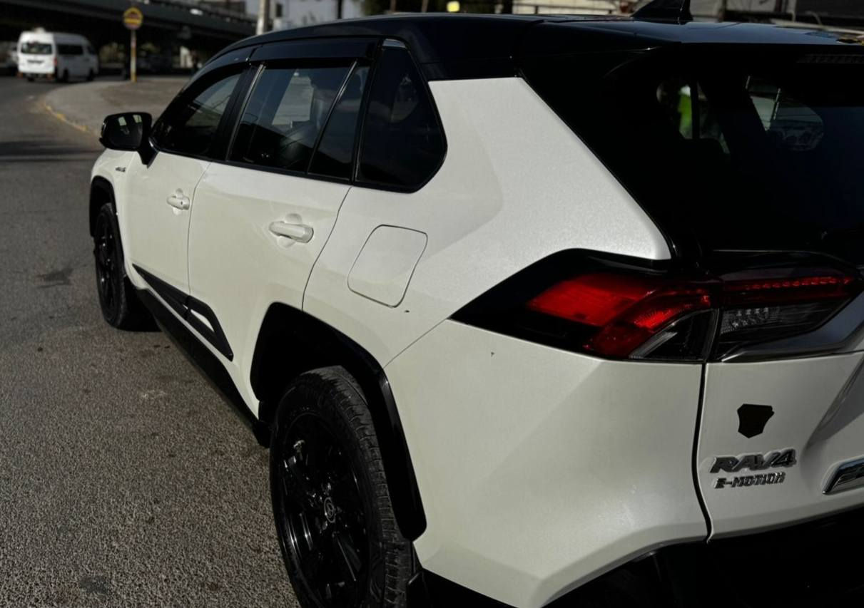 راف فور 2023 هايبرد تو كلر 
ماشية 78000 كيلو 
حادث بنيد وجاملغ 
حساسات امامية خلفية 
كامرة دوارة 
تحديد مسار 
رادار 
كشنات تدفئة تبريد
نقطة عمياء 
جنطة كهرباء 
شاشة اعطال 
دخول ذكي 
كشنات كهرباء 
شاشة كاربلاي
مري شفط

رقم صاحب سيارة
***********
